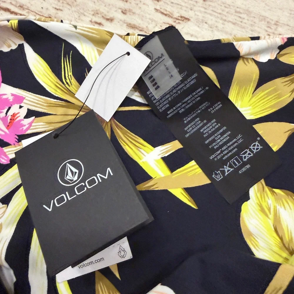 Large BNWT Volcom bikini bottom - Picture 3 of 3